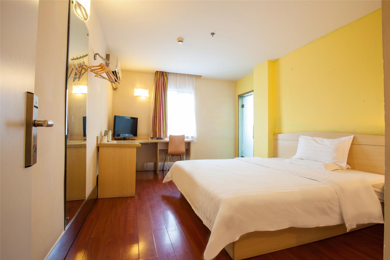 7Days Inn Qingdao Development Zone Jinshatan Стая снимка